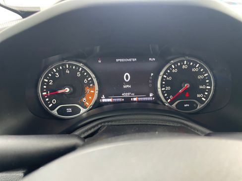 Used 2017 Jeep Renegade Latitude FWD image 19