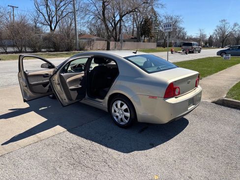 Used 2011 Chevrolet Malibu LS image 9