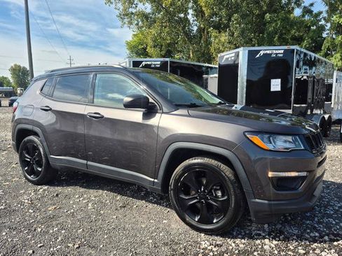 Used 2018 Jeep Compass Latitude FWD image 1