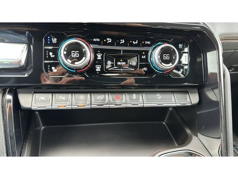 Used 2024 GMC Sierra 1500 AT4 w/ Technology Package AWD/4WD image 16