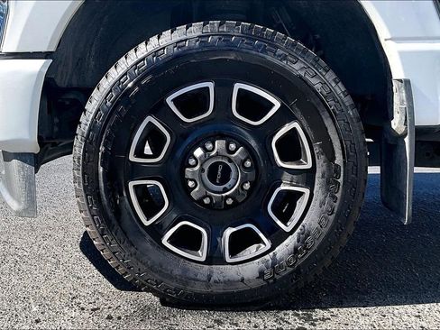 Used 2024 Ford F250 Platinum image 32