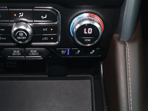 Used 2023 GMC Yukon SLT w/ SLT Luxury Package RWD image 27