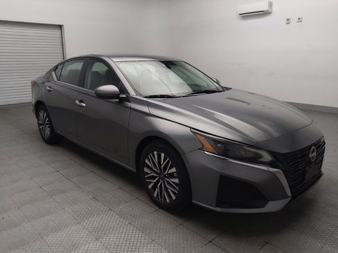 Used 2023 Nissan Altima 2.5 SV FWD image 13