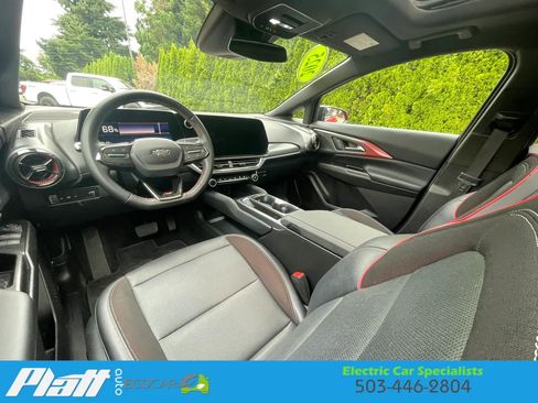 Used 2025 Chevrolet Equinox EV RS FWD image 35