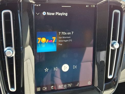 Used 2023 Volvo XC40 B5 Plus image 18