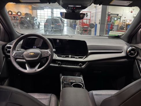 Used 2025 Chevrolet Equinox LT w/ Convenience Package II image 14