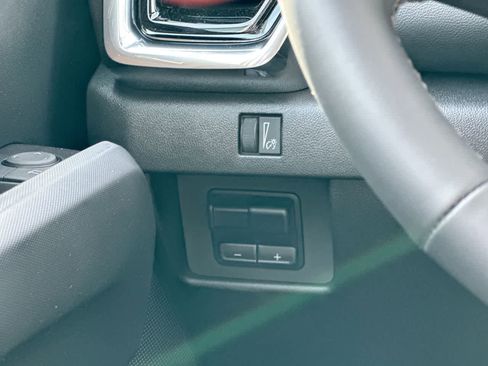 New 2025 GMC Canyon Elevation w/ Convenience Package image 18