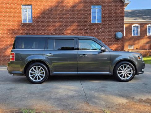 Used 2019 Ford Flex Limited AWD/4WD image 4