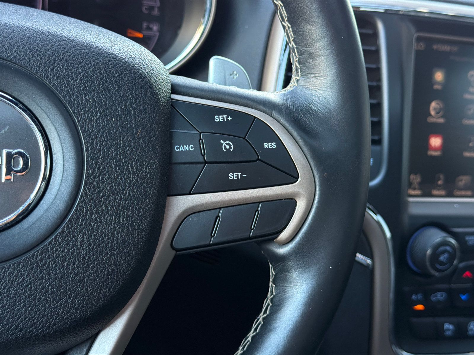 Used 2017 Jeep Grand Cherokee Limited AWD/4WD image 22