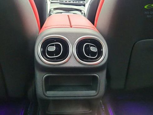 Used 2024 Mercedes-Benz GLC 300 4MATIC image 40