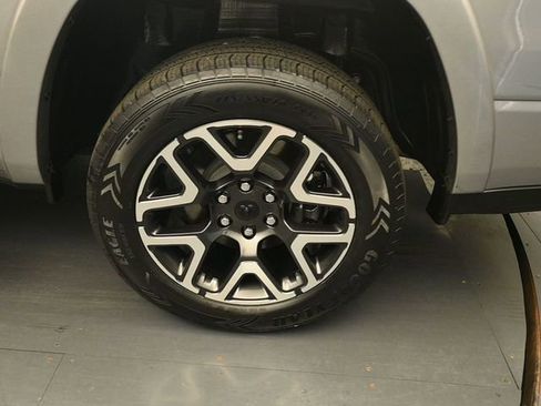 Used 2025 RAM 1500 Laramie w/ Bed Utility Group image 9