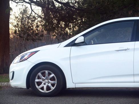 Used 2014 Hyundai Accent GLS image 20