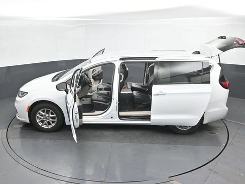 Used 2024 Chrysler Pacifica Touring-L FWD image 53