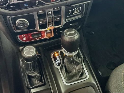 Used 2024 Jeep Wrangler Unlimited AWD/4WD image 14