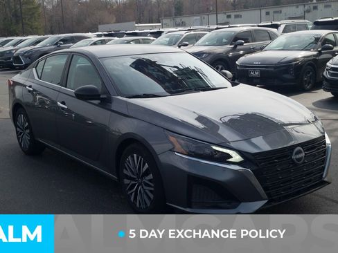 Used 2025 Nissan Altima 2.5 SV image 3