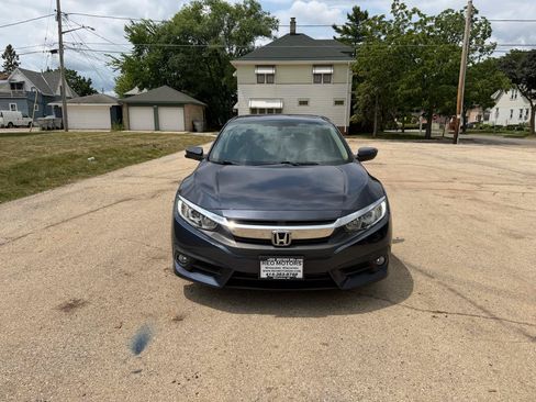 Used 2017 Honda Civic EX-T image 2