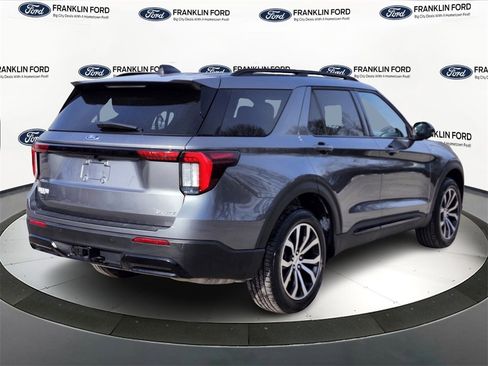 Certified 2025 Ford Explorer ST-Line image 5