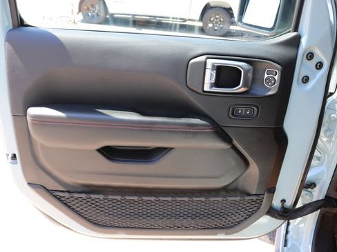 Used 2024 Jeep Wrangler Unlimited Rubicon AWD/4WD image 10