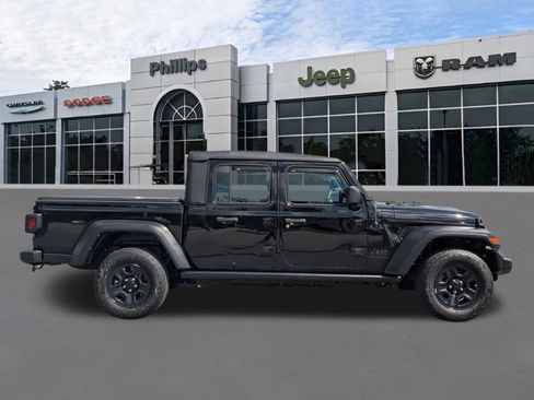 Certified 2022 Jeep Gladiator Sport image 2