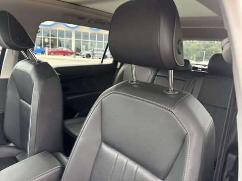 Used 2023 Volkswagen Tiguan SE FWD image 11