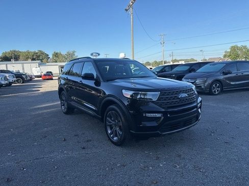 Used 2022 Ford Explorer XLT w/ Equipment Group 202A image 8