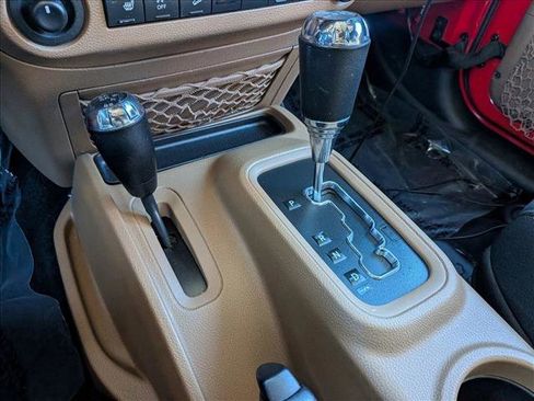 Used 2016 Jeep Wrangler Unlimited Rubicon w/ Connectivity Group image 14