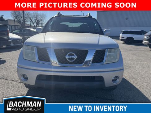 Used 2008 Nissan Frontier LE w/ Leather Pkg image 3