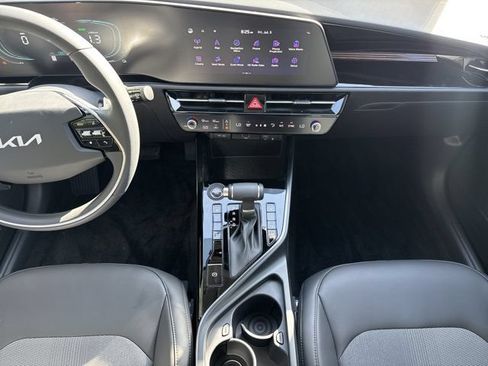 New 2026 Kia Niro EX FWD image 8