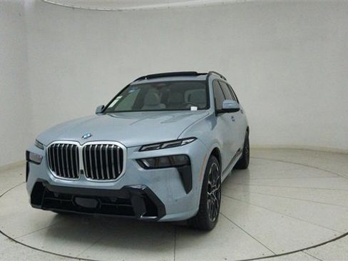 Used 2025 BMW X7 xDrive40i w/ M Sport Package image 69