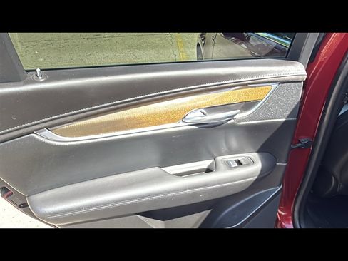 Used 2017 Cadillac XT5 Platinum image 22