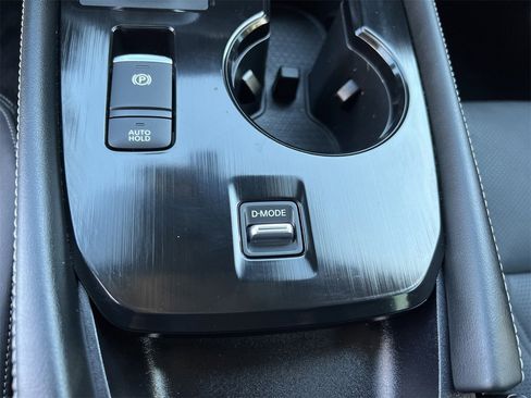 Certified 2025 Nissan Rogue Platinum w/ Tech Package image 18