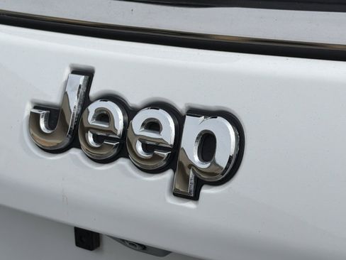 Used 2024 Jeep Compass Latitude AWD/4WD image 13
