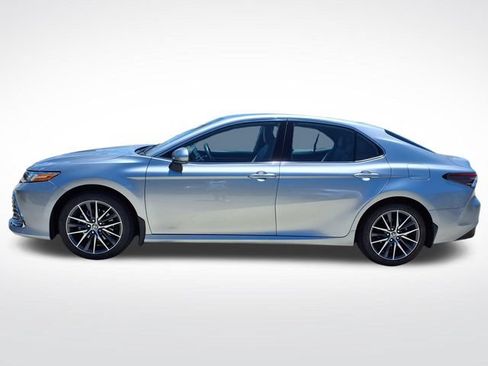 Used 2023 Toyota Camry XLE w/ Cold Weather Package FWD image 2