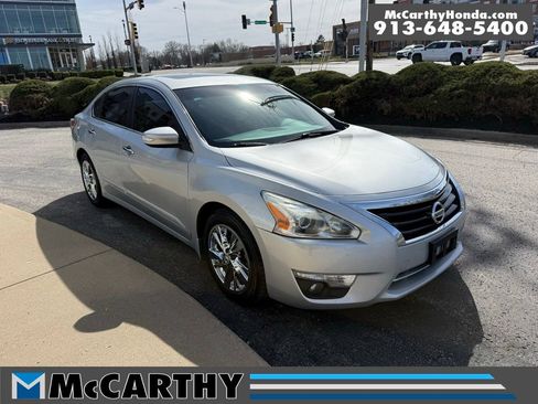 Used 2015 Nissan Altima 2.5 SV w/ Convenience Package image 3