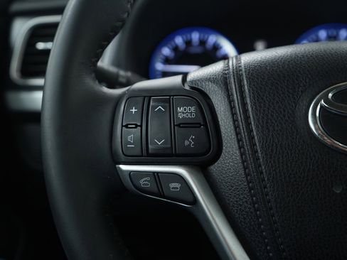 Used 2014 Toyota Highlander Limited image 29