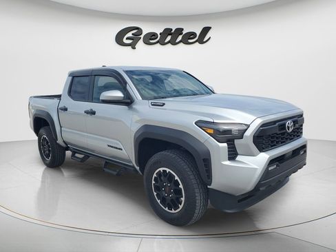Used 2025 Toyota Tacoma TRD Off-Road AWD/4WD image 3