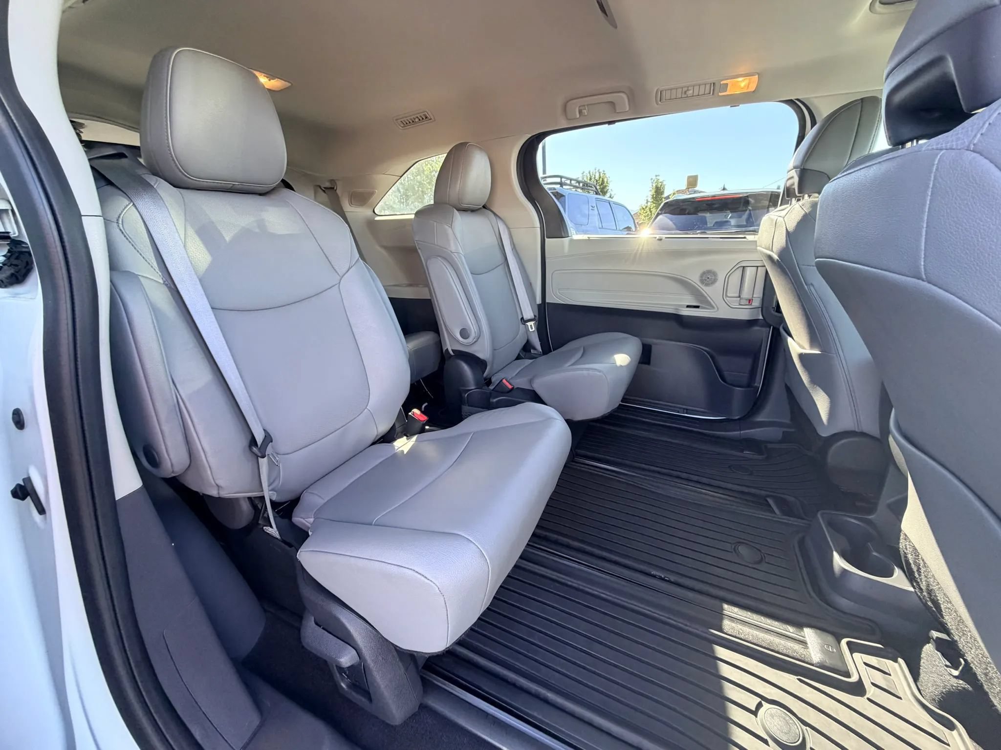 Used 2024 Toyota Sienna XLE w/ XLE Plus Package AWD/4WD image 22