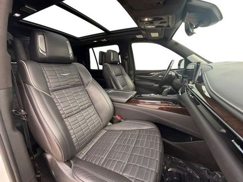 Used 2023 Cadillac Escalade Sport Platinum w/ LPO, ONYX Package AWD/4WD image 16