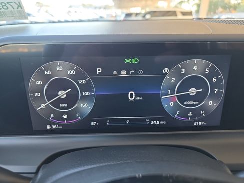 Certified 2025 Kia Seltos EX w/ EX Sunroof Package image 18