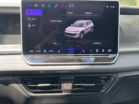 Used 2025 Volkswagen Tiguan SE w/ Panoramic Sunroof Package AWD/4WD image 22