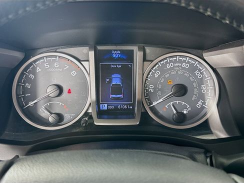 Certified 2018 Toyota Tacoma SR5 AWD/4WD image 14