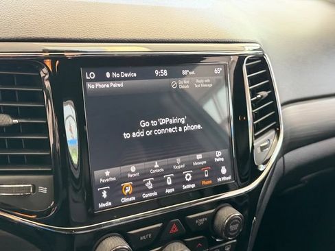 Used 2020 Jeep Grand Cherokee Altitude RWD image 21