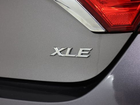 Used 2015 Toyota Camry XLE FWD image 16