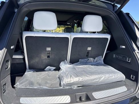 New 2026 Cadillac Vistiq Luxury image 11