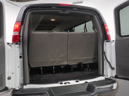 Used 2025 Chevrolet Express 3500 LT w/ LT Preferred Equipment Group RWD image 9