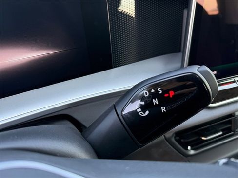 New 2025 Volkswagen Tiguan SE image 24