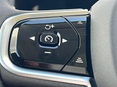 New 2026 Volvo XC60 B5 Ultra w/ Protection Package Premier AWD/4WD image 24