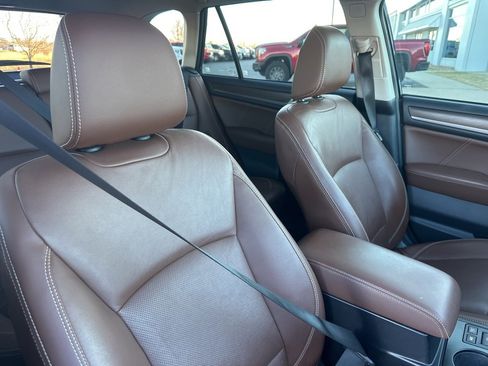 Used 2018 Subaru Outback 3.6R Touring w/ Popular Package #3 image 32