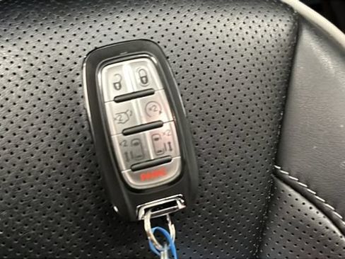 Used 2023 Chrysler Pacifica Limited w/ Uconnect Theater Family Group FWD image 44