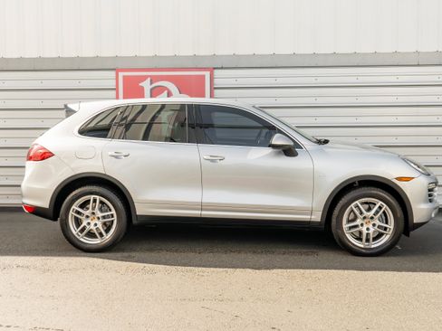 Used 2013 Porsche Cayenne Diesel AWD/4WD image 43